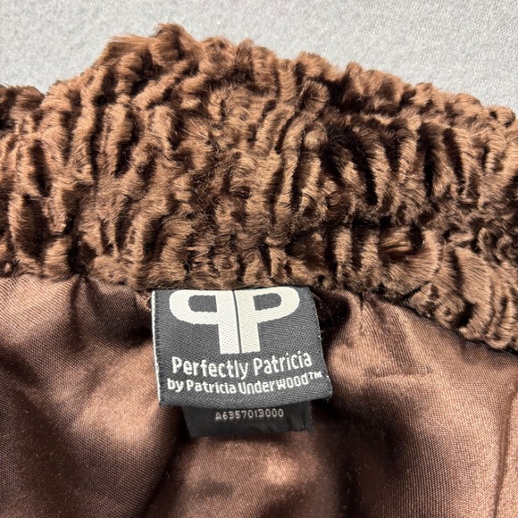 Perfectly Patricia by Patricia Underwood Brown Faux Fur Trimmed Cape Coat - Picture 9 of 11